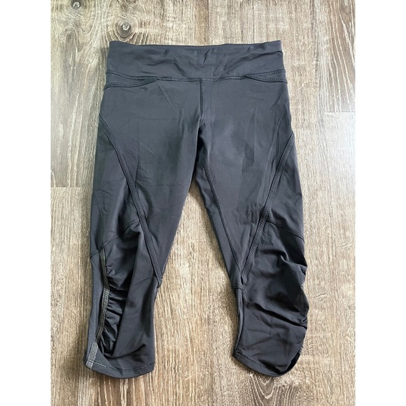 Lululemon Athletica Womens Black Yoga Capri Leggings Ruched Size 6 Workout - Picture 1 of 6